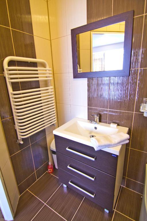 Hotel Oxigen Petroşani Δωμάτιο φωτογραφία
