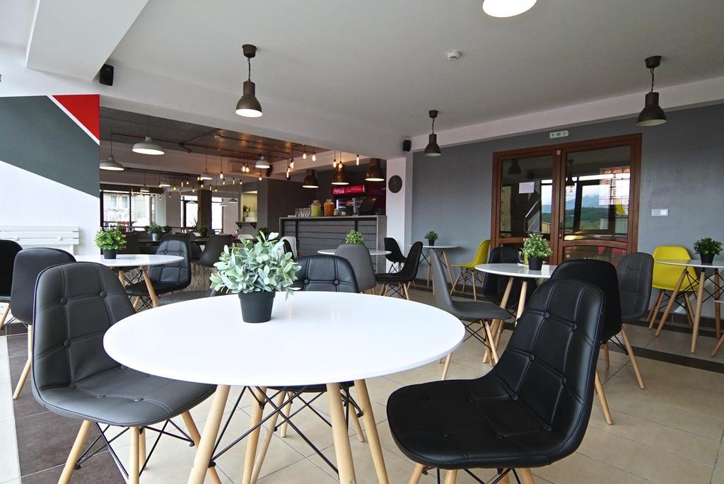 Hotel Oxigen Petroşani Εξωτερικό φωτογραφία